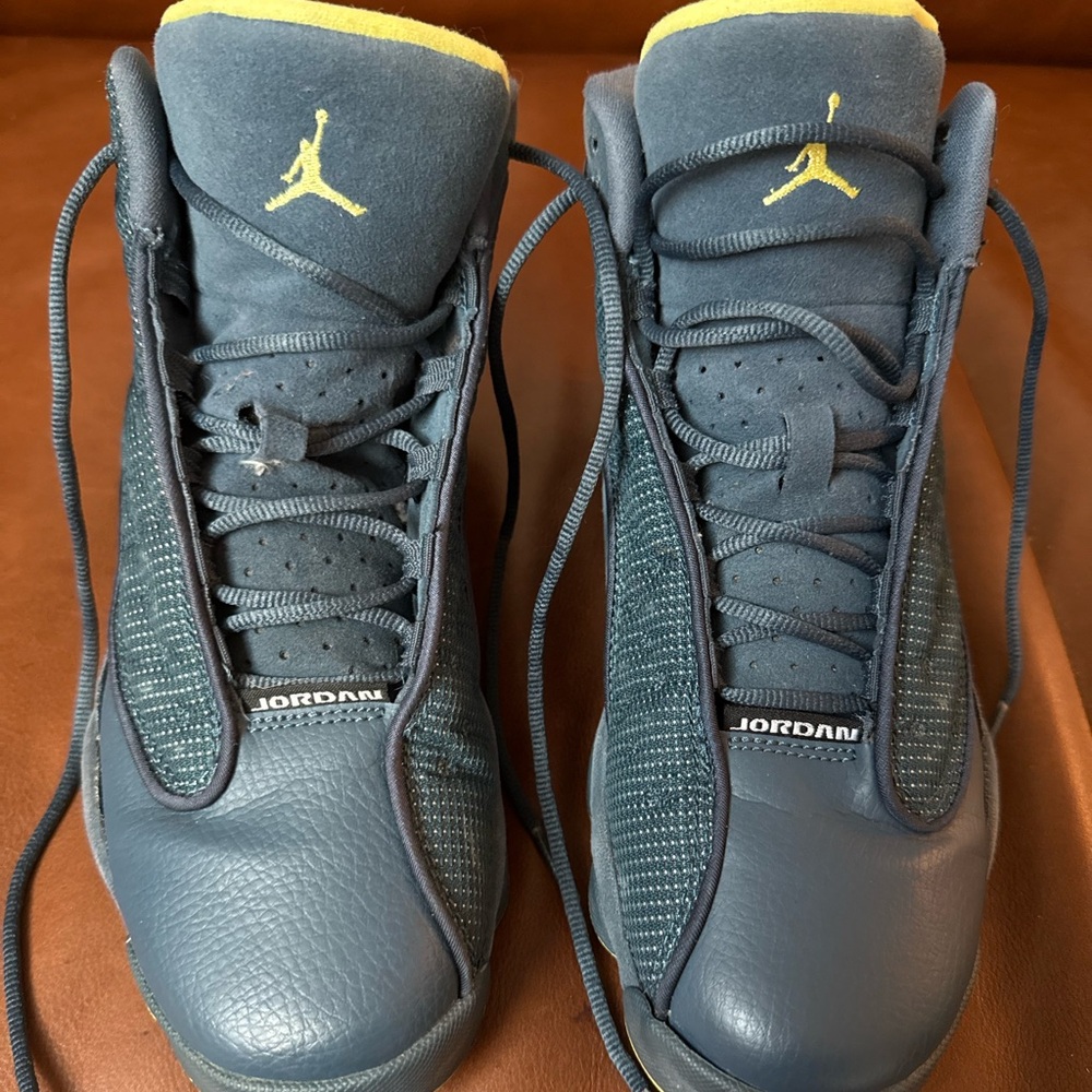 Jordan 13 Retro "Squadron Blue" blue trainers.